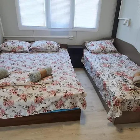 морски къщи вероника פארק נופש צרבו